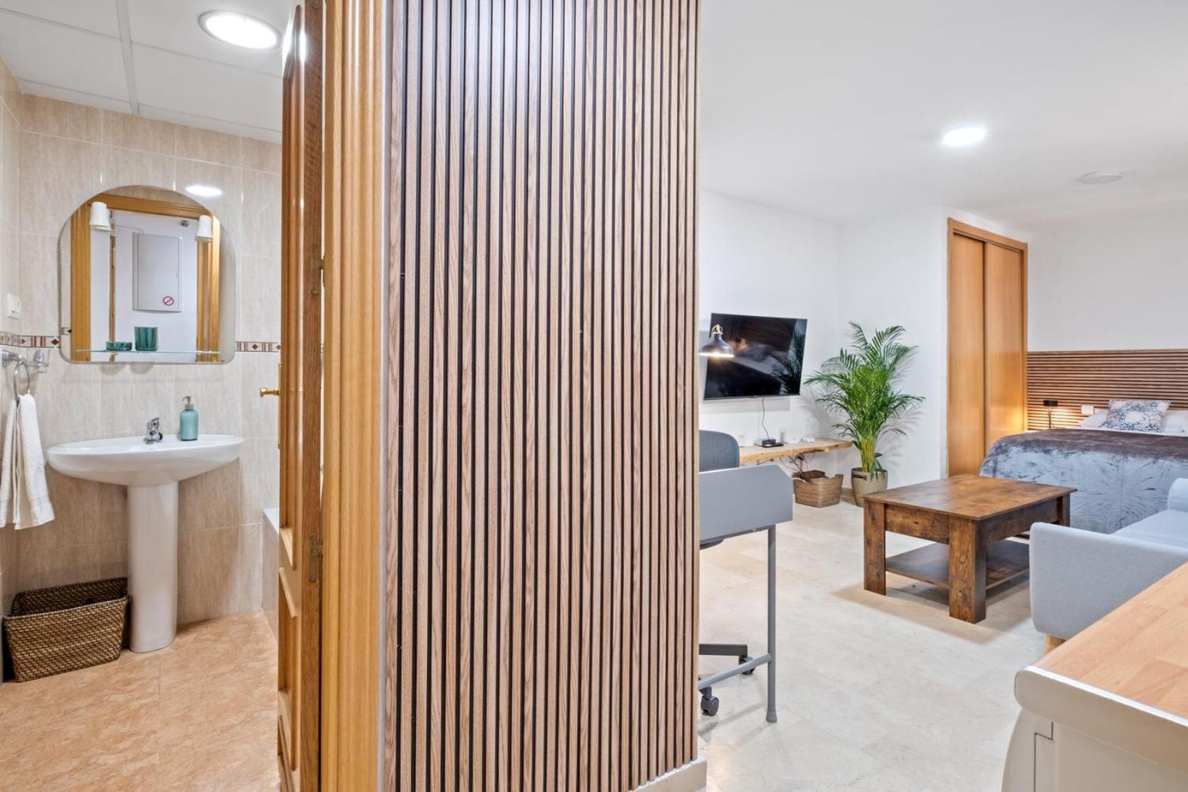 Modern And Comfortable Studio Malaga Bagian luar foto