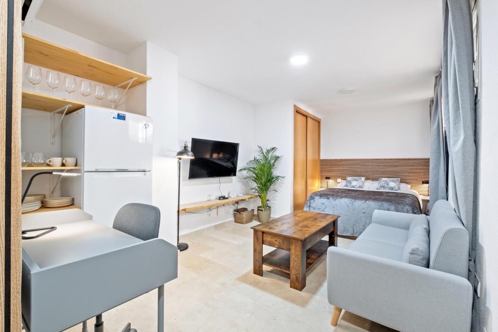 Modern And Comfortable Studio Malaga Bagian luar foto